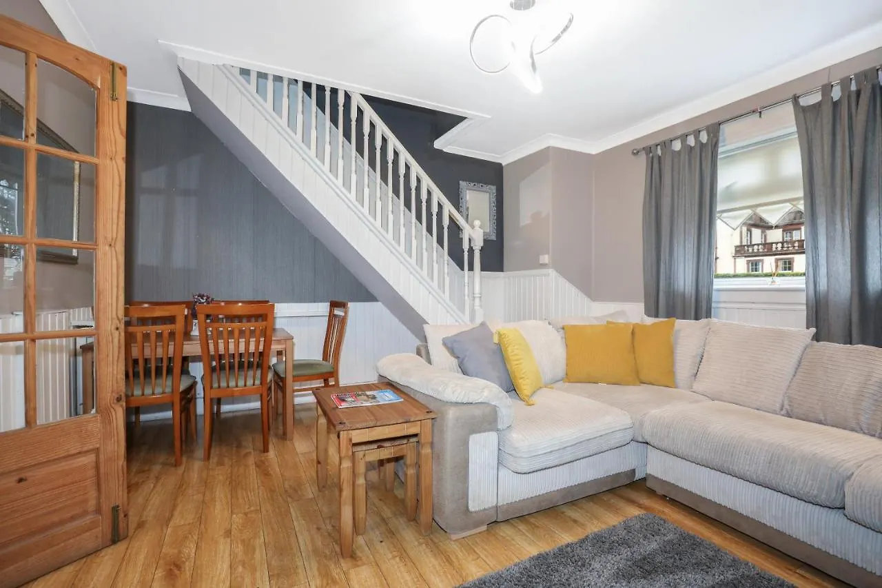 Beautiful 4 Bedroom Cottage - Free Parking Edinburgh Velká Británie