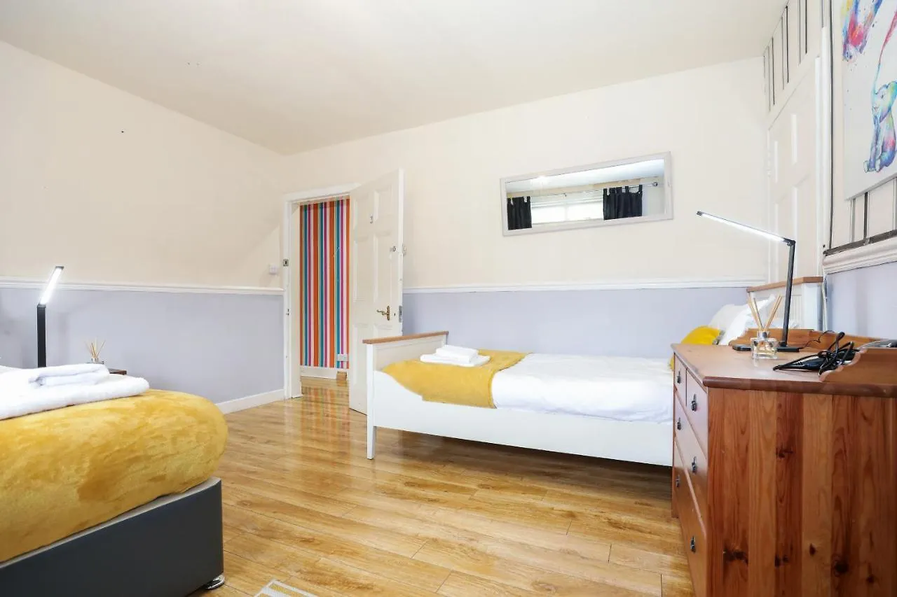 Prázdninový dům Beautiful 4 Bedroom Cottage - Free Parking Edinburgh Velká Británie