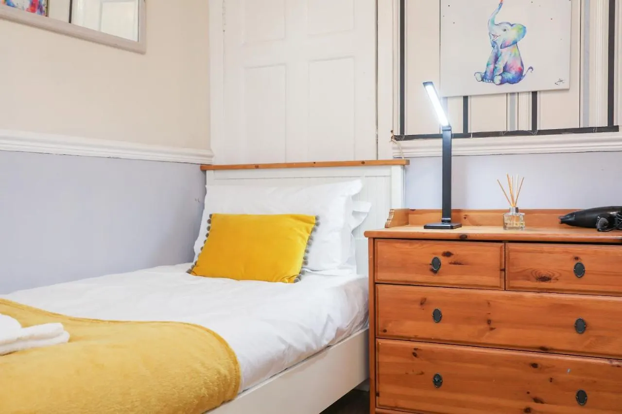 Beautiful 4 Bedroom Cottage - Free Parking Edinburgh Velká Británie