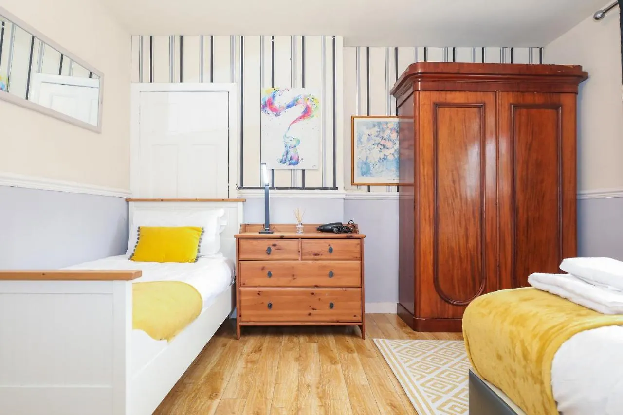 Beautiful 4 Bedroom Cottage - Free Parking Edinburgh Prázdninový dům