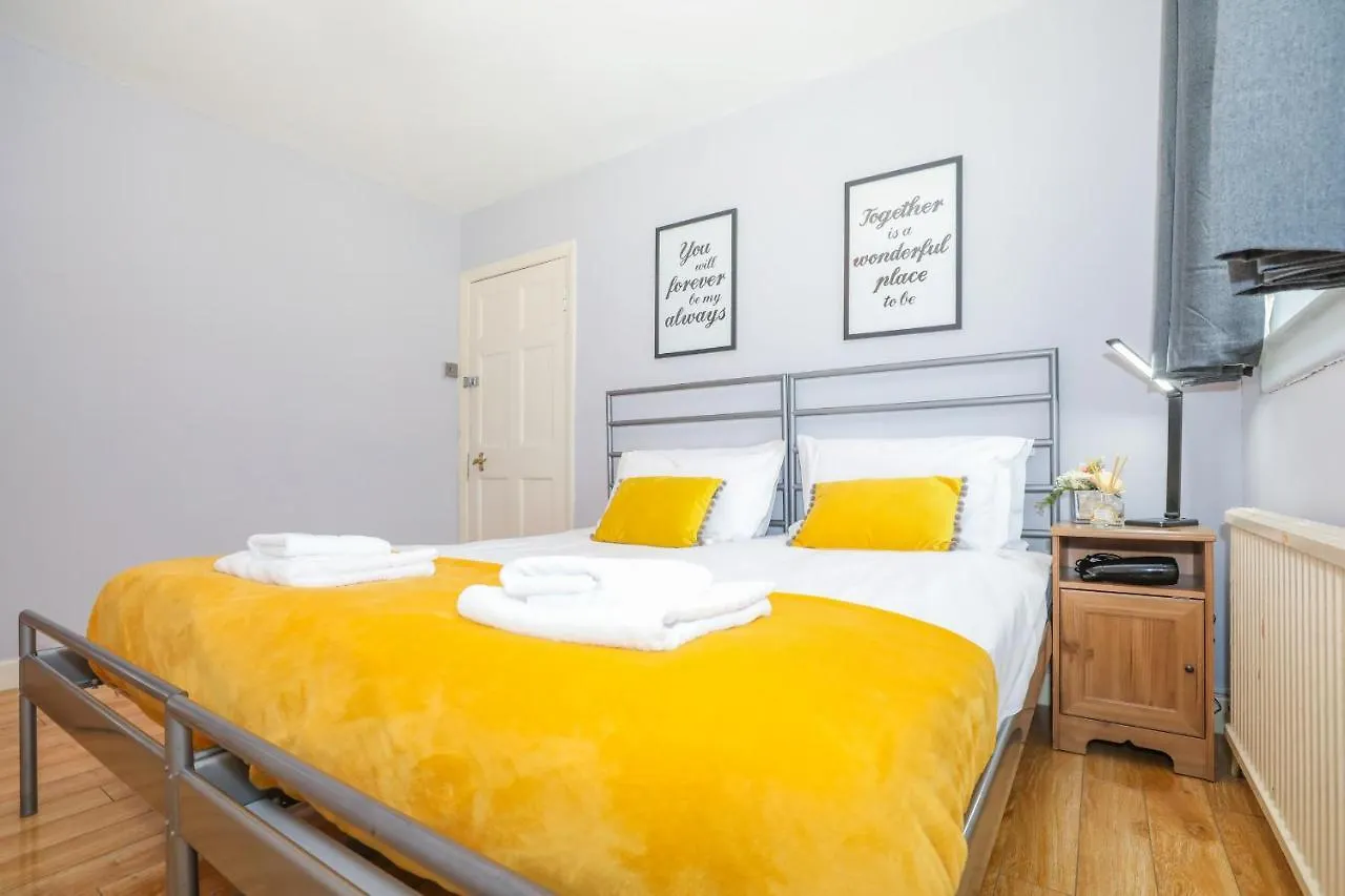 Beautiful 4 Bedroom Cottage - Free Parking Edinburgh