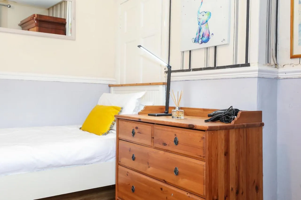 Prázdninový dům Beautiful 4 Bedroom Cottage - Free Parking Edinburgh