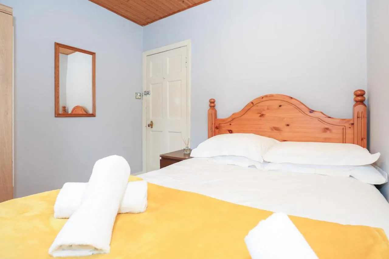 Beautiful 4 Bedroom Cottage - Free Parking Edinburgh