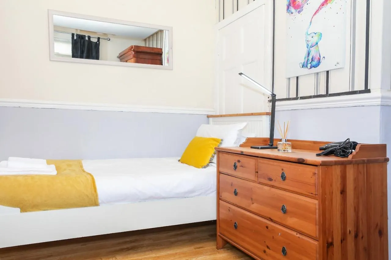 Prázdninový dům Beautiful 4 Bedroom Cottage - Free Parking Edinburgh