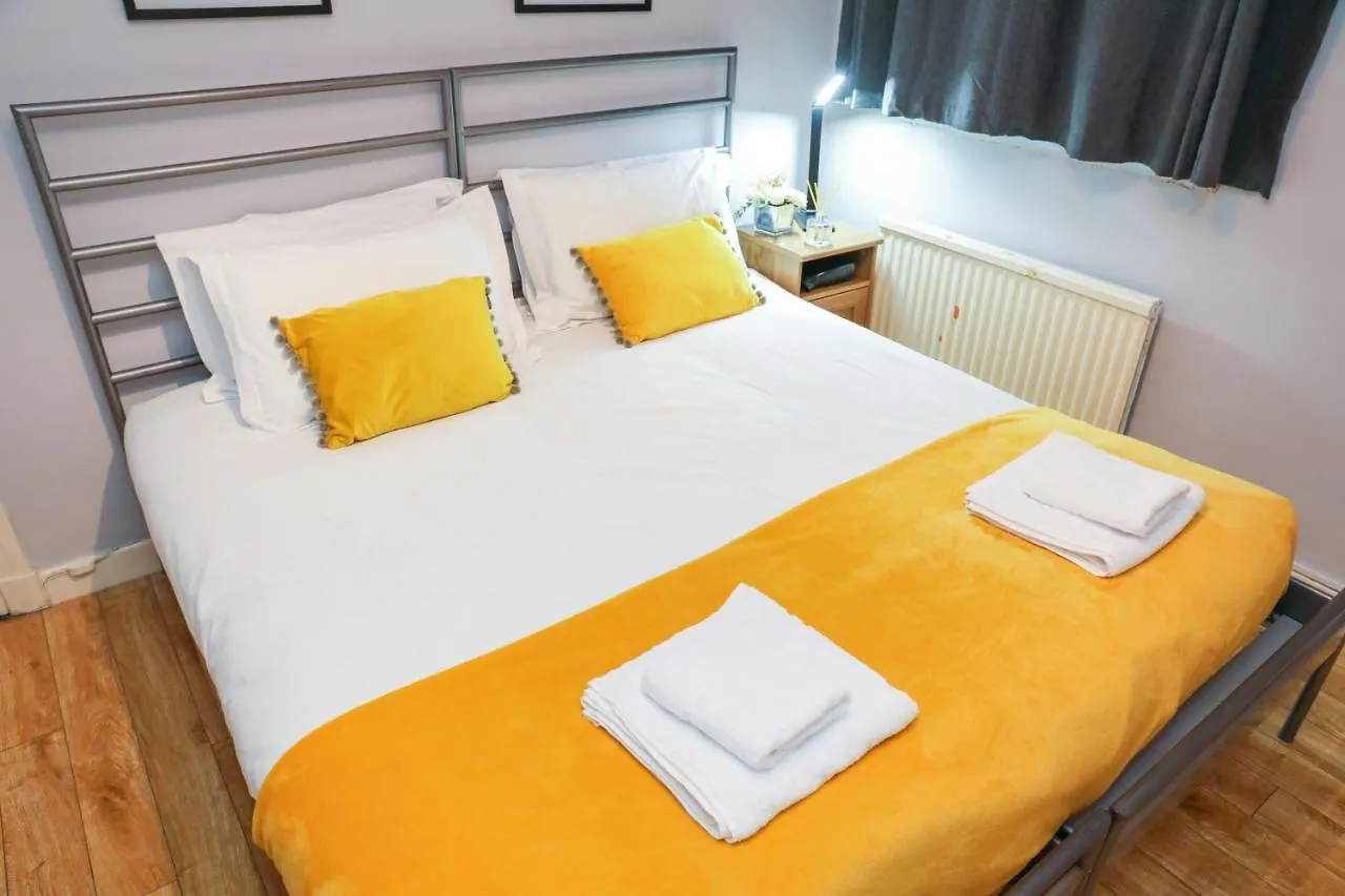 Beautiful 4 Bedroom Cottage - Free Parking Edinburgh Velká Británie
