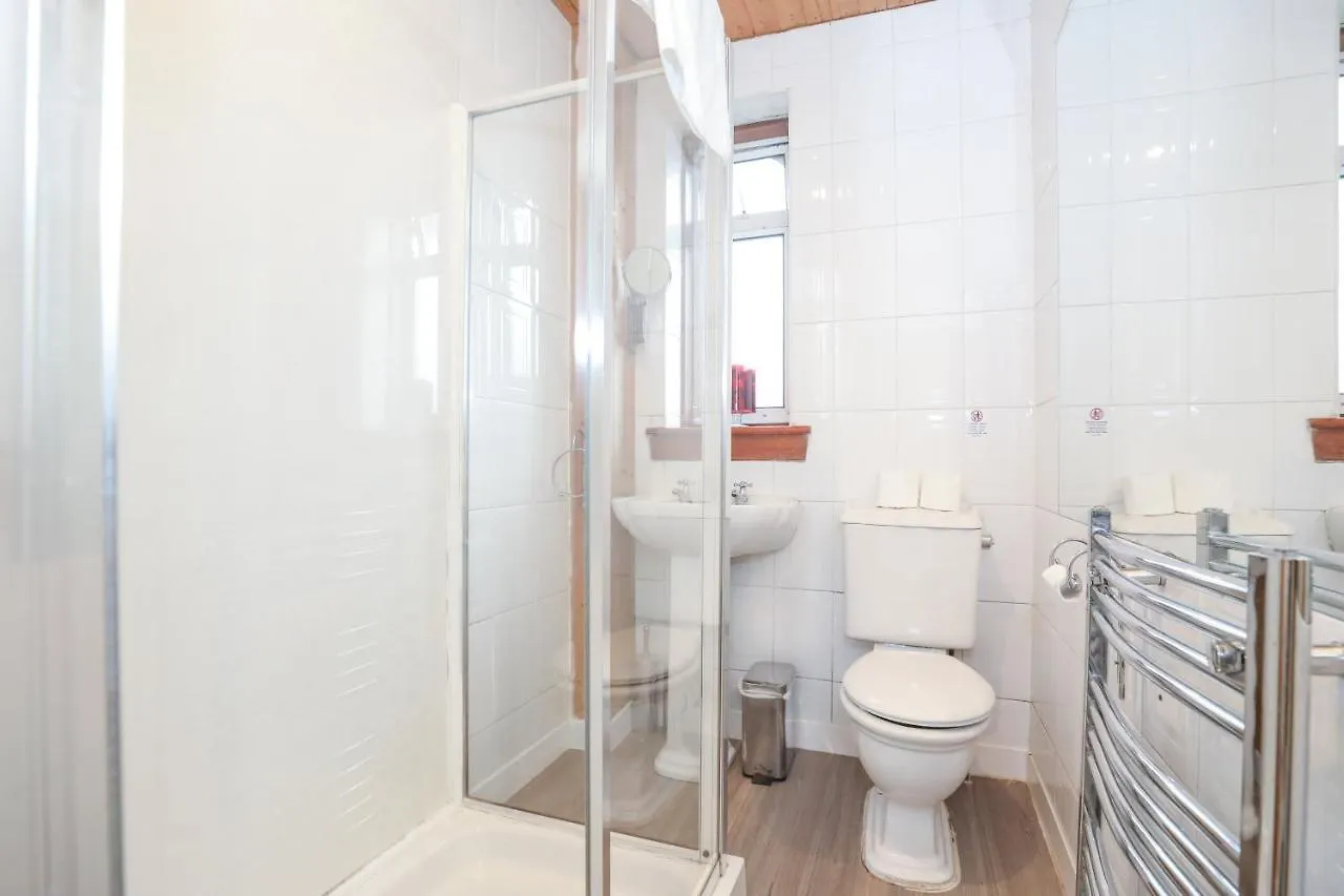 Beautiful 4 Bedroom Cottage - Free Parking Edinburgh