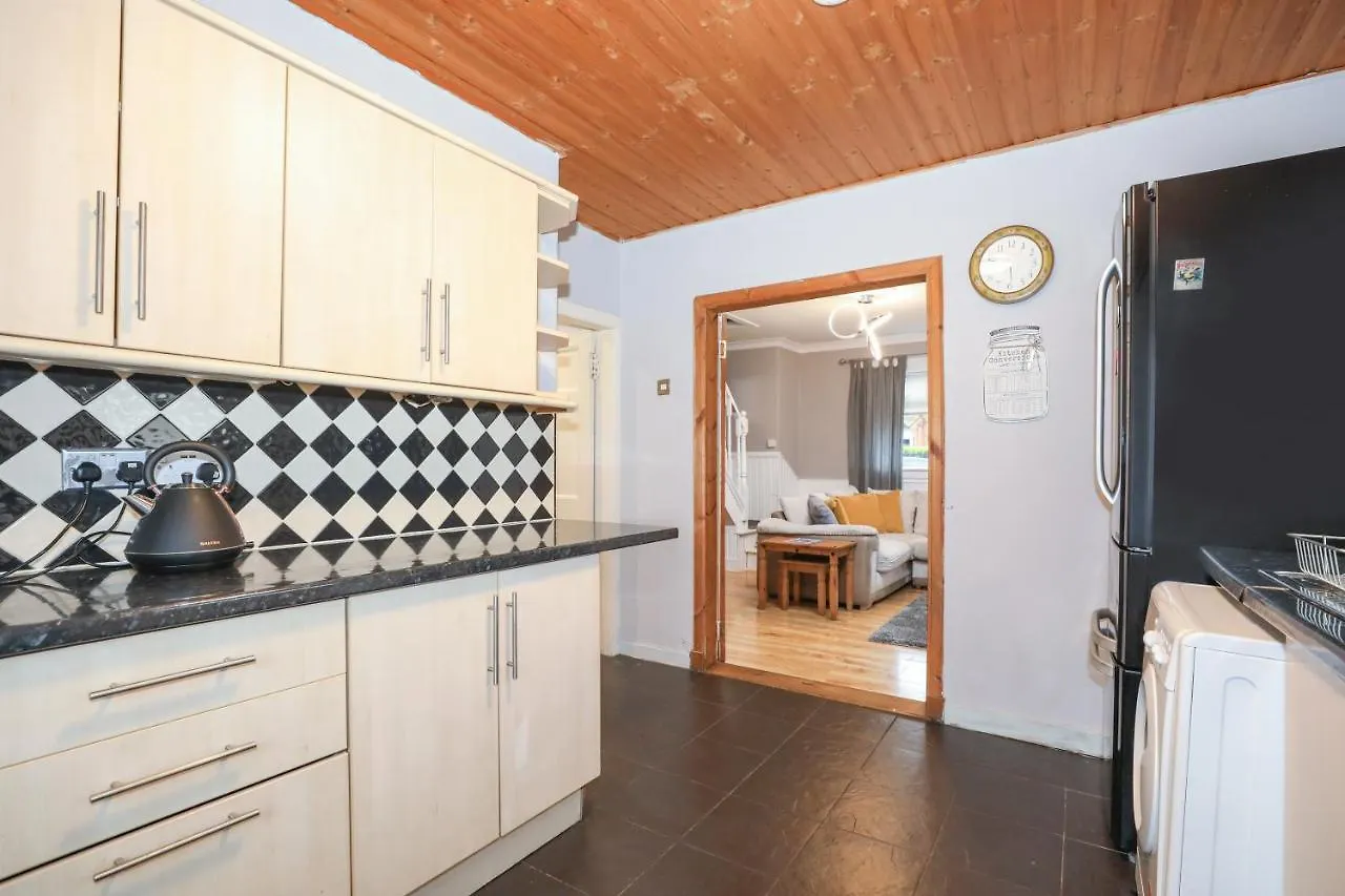 Beautiful 4 Bedroom Cottage - Free Parking Edinburgh 0*,