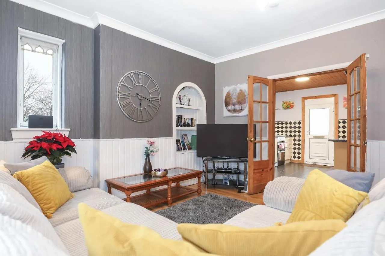 Beautiful 4 Bedroom Cottage - Free Parking Edinburgh