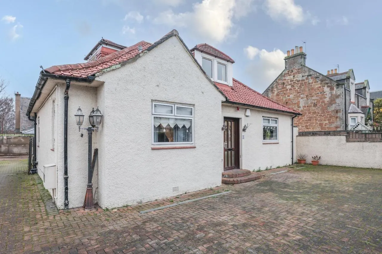 度假居 Beautiful 4 Bedroom Cottage - Free Parking 爱丁堡 英国